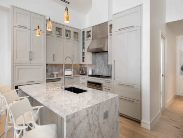Lavish Penthouse Located in the Center of Vail village